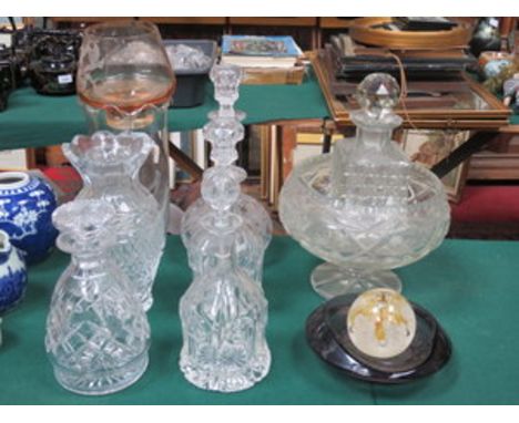 PARCEL OF VARIOUS GLASSWARE INCLUDING VASES, DECANTERS, ETC. 
