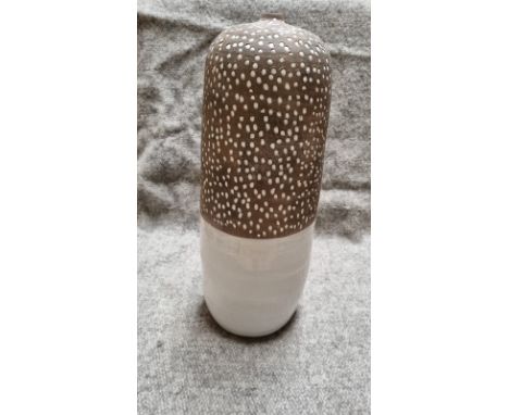 Parlane New Retail Item Kelmscott Vase : White/Natural, Black/Natural Ceramic Terracotta H 500 X W 190 Mm (821012)