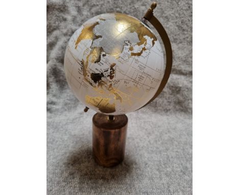 Parlane New Retail Item Globe On Wooden Base White And Gold 250 X 400mm (820455)