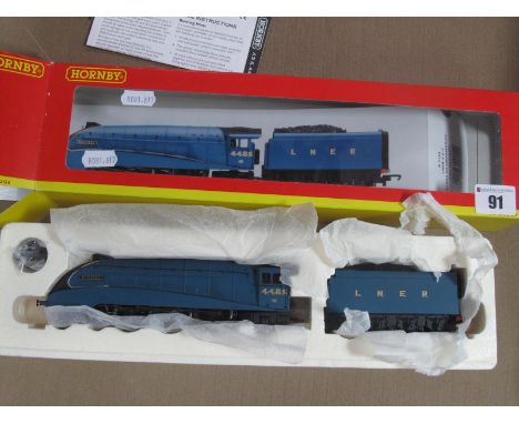Hornby "OO" Gauge/4mm Ref R2154 4-6-2 Class A4 Steam Locomotive and Eight Wheel Tender, LNER blue "Kestral" R/No 4485, boxed,