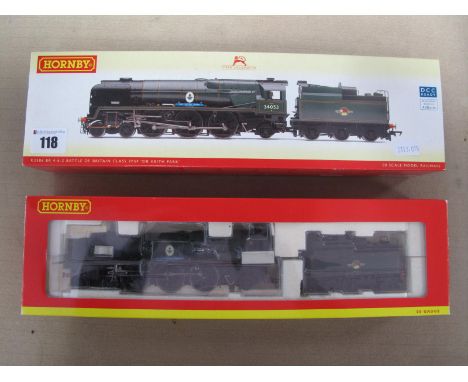 Hornby ''OO'' Gauge/4mm Ref 2586 Rebuilt ''Battle of Britain'' Class 4-6-2 Steam Locomotive and Six Wheel Tender, BR green ''
