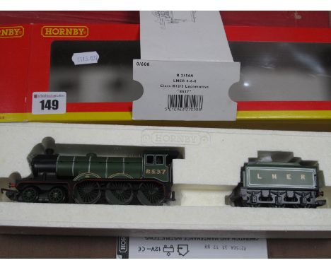 Hornby ''OO'' Gauge/4mm Ref R2156 A Class B12/3 4-6-0 Steam Locomotive and Six Wheel Tender, L.N.E.R green R/No. 8537. Very g