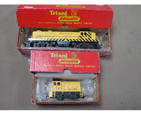 Two Triang "OO"Gauge/4mm Diesel Locomotives, Ref R155 "Switcher" yellow livery R/No 7005, good boxed condition, Ref R253 dock