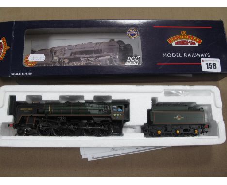 Bachmann ''OO'' Gauge/4mm Ref 32-850 Class 9F 2-10-0 Steam Locomotive and Six Wheel Tender, BR green R/No. 92220, DCC ready. 