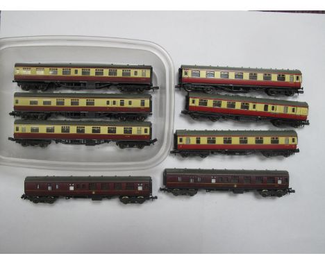 Six 'N' Gauge BR Red/Cream Coaches, three Grafar, three Bachmann, plus two Lima 'N' gauge maroon brake/3rd, R/No. 35024, over