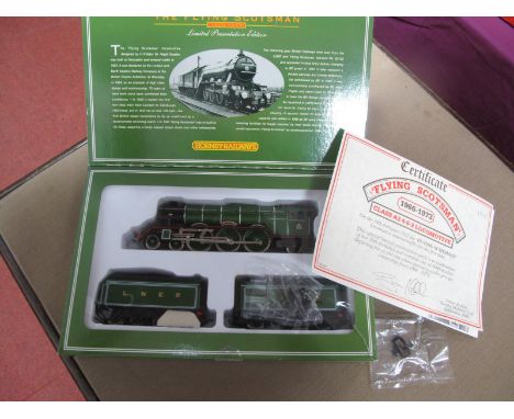 Hornby ''OO'' Gauge/4mm Ref R075, ''The Flying Scotsman'' Ltd Presentation Edition, comprising 4-6-2 class A3 steam locomotiv