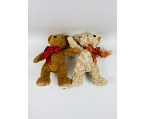 Two Steiff bears, approximately 32cm each. Estimate: £20-40