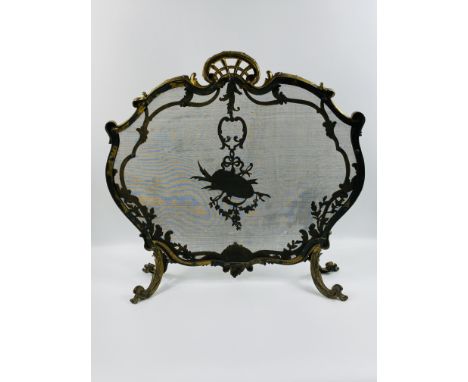 A fine quality 19th century French gilt bronze Rococo style fire screen, with a mesh background, richly decorated and embelli