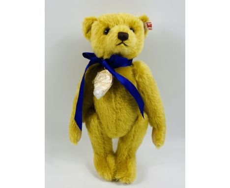 Steiff musical 'God Save the Queen' teddy bear, in original box with certificate, limited edition no. 664. Estimate: £60-80