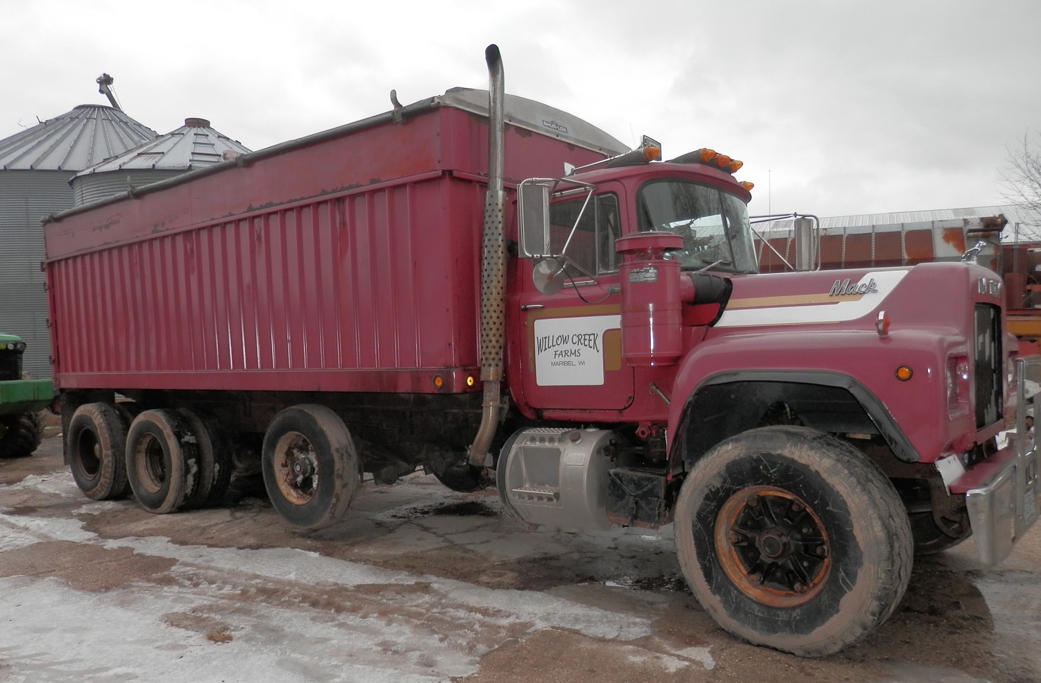 '83 MACK 283 Grain Truck, 10spd. Fuller, tandem dually with lifter