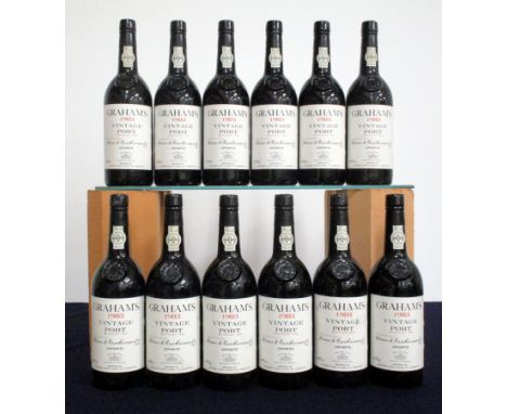 12 bts Grahams Vintage Port 1983  owc 11 i.n, 1 base of neck