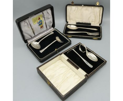 George V1 Childs hallmarked silver spoon and pusher, in Little Jack Horner decorated fitted case, Birmingham 1948, similar sp