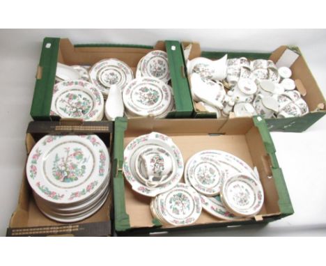 Comprehensive Royal Grafton Indian Tree dinner and tea service, some matched pieces (4) 