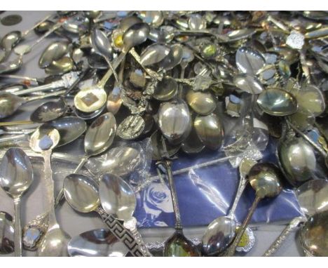 Coins to include Victorian, Euros and others and a large selection of enamel handled spoons 