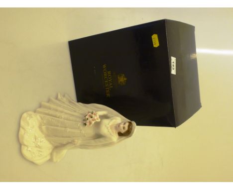 BOXED ROYAL WORCESTER HER MAJESTY QUEEN ELIZABETH II FIGURE H: 23CM