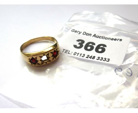 9K GOLD AND RED STONE RING (1 STONE MISSING) SIZE S1/2 W: 2.6G