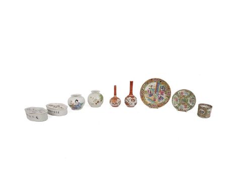 A COLLECTION OF ORIENTAL PORCELAIN, 19TH/20TH CENTURY  Two Chinese small ovoid Qianjiang Cai jars decorated with a lady readi
