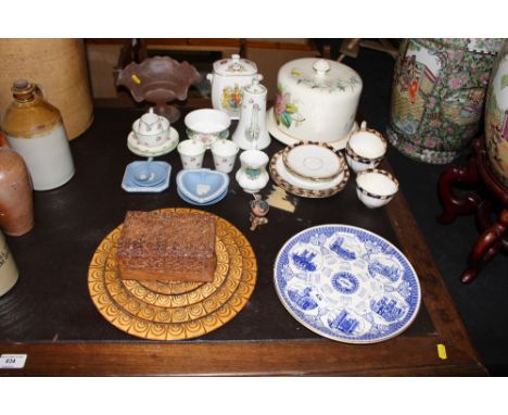 A floral decorated cheese dish and cover; a commemorative tea caddy; an art glass pedestal bowl; rose decorated coffeeware; W