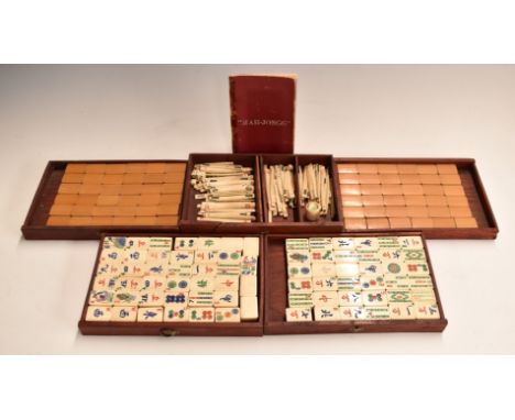 Bone and bamboo mahjong set in drawers, comprising 148 counters, 107 batons, three dice and three counters in turned case