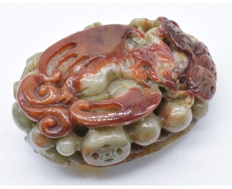 Chinese carved jade boulder with lizard decoration, 7.5 x 5cm