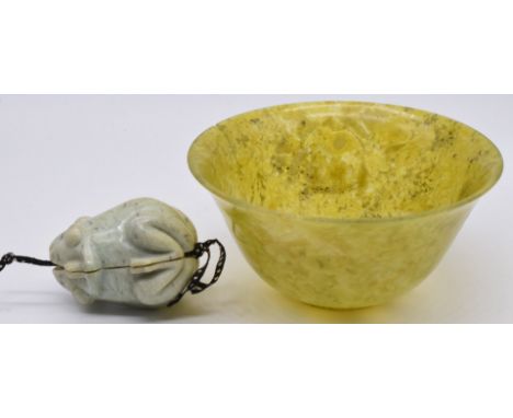 Chinese spinach jade bowl (10.5cm diameter) together with a hardstone frog netsuke