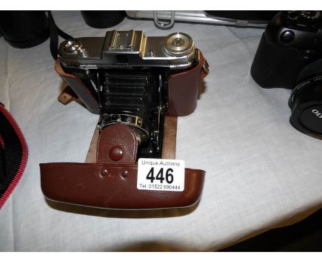 A Zeiss Ikon Nettar camera in case