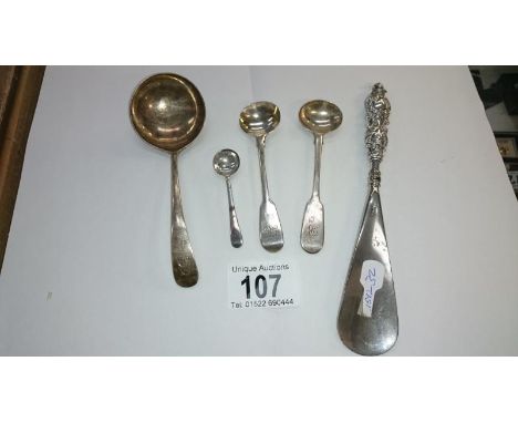 A silver ladle, silver handled shoe horn and 2 silver salt/mustard spoons