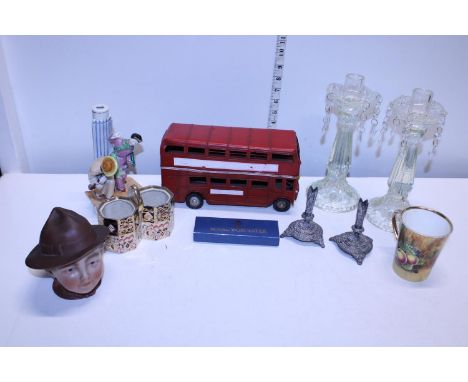 A job lot of assorted collectables 