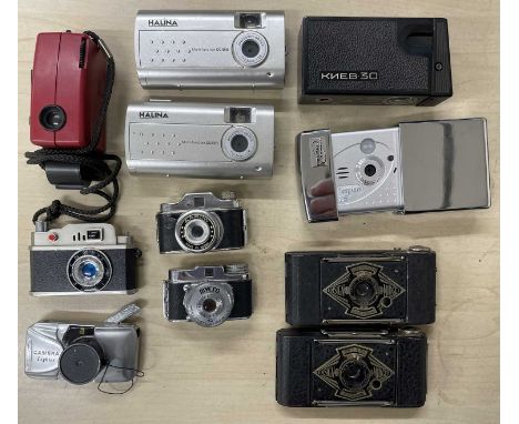 A mixed lot of various vintage and modern miniature cameras
