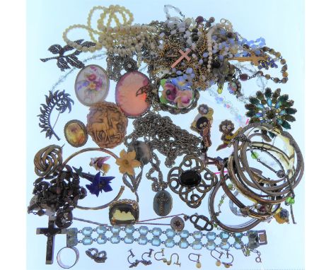 Assorted jewellery and costume jewellery including a mid-Victorian closed-back, oval garnet (untested and possibly foiled) ca