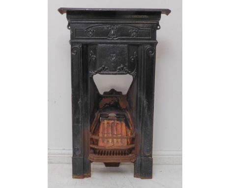 A 19th century Art Nouveau black cast-iron fire-grate decorated with stylised heart motifs (92 x 49.5 cm)