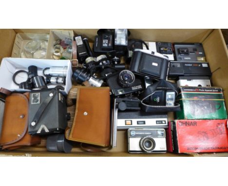 Camera equipment; Kodak Instamatic 200, Kodak Disc 4000, Marbert Man disc camera, Kodak 255 Instamatic camera, Halina disc 40
