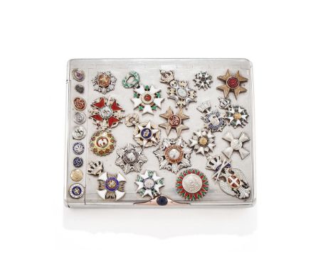 FABERGÉ, A SILVER AND ENAMEL SOUVENIR CIGARETTE CASE  WORKMASTER ANDERS (ANTII) NEVALAINEN, ST. PETERSBURG 1899-1903 The hing