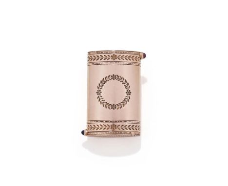 FABERGÉ, A ROSE GOLD VESTA CASE ST. PETERSBURG, 1899-1903 Engraved with laurel wreaths, both ends hinged with striking rasps 