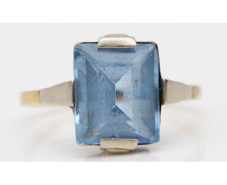 An unmarked gold and blue gemstone ring, M, 2.3gm 