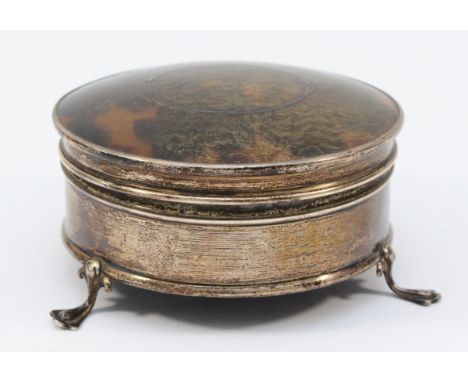 A silver and tortoiseshell trinket box, Birmingham 1919, hinged lid, raised on three feet, 8.5cm. 