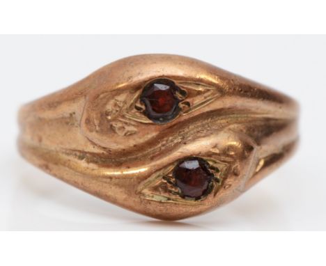 A vintage 9ct rose gold and garnet set double snake ring, S, 4.6gm 