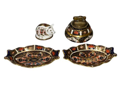 Royal Crown Derby Imari table lighter, pair small dishes and piglet paperweight (4).