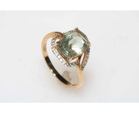 2.5 carat green amethyst and 9 carat gold ring, size N/O.