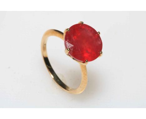 Madagascan ruby (approx 7 carat) 9 carat gold ring, size P.