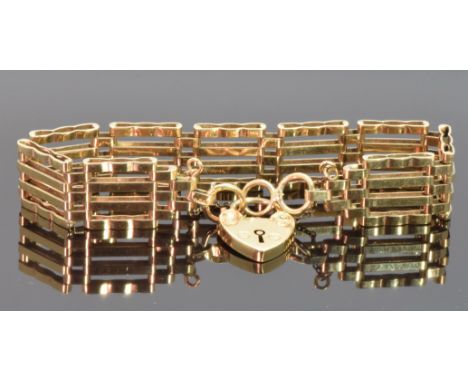 A 9ct gold gate bracelet with heart clasp, 18cm, 18.1g