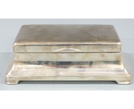Art Deco hallmarked silver cigar box with engine turned lid, Birmingham 1932 maker&nbsp;Beddoes &amp; Co, width 20cm