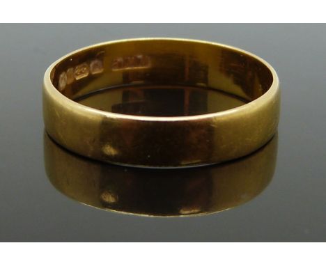 A 22ct gold wedding band/ ring, size T, 3.66g&nbsp;