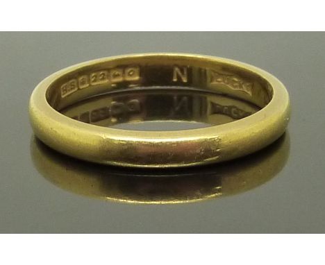 A 22ct gold wedding band/ ring, size Q, 4.45g&nbsp;