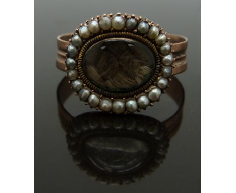 Georgian / Victorian mourning ring set with plaited hair surrounded by seed pearls, size Q/R, 3.54g&nbsp;