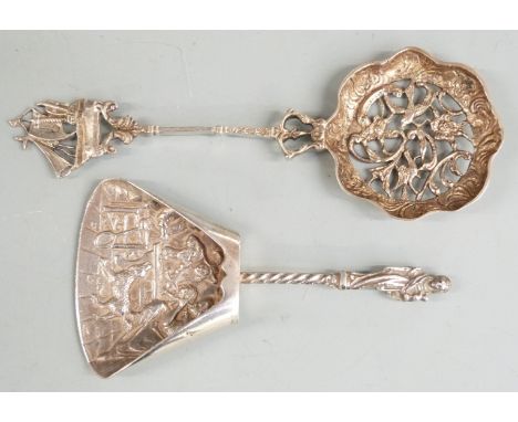 Dutch white metal sifter spoon with 1928 Dutch silver marks,together with a caddy spoon with 1924 Dutch silver marks with tav