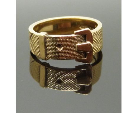 A 9ct gold buckle ring, size Q, 6.84g