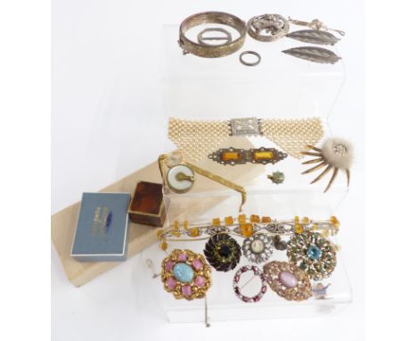 A collection of costume jewellery including brooches, silver bangle, silver ring, Art Deco collar, silver brooch etc