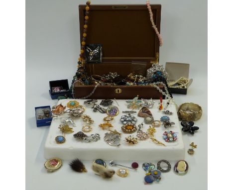 A collection of vintage and costume beaded necklaces, a collection of vintage brooches, etc&nbsp;