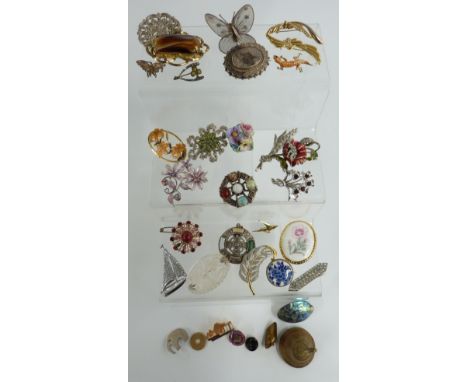Victorian silver brooch depicting a swallow (Birmingham 1898), vintage brooches including, lucite, marcasite and enamel, silv